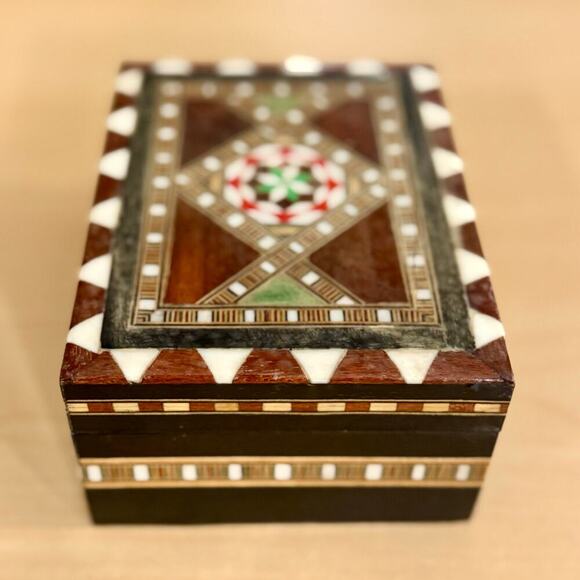 Vintage Syrian Inlaid Mosaic Trinket Box – Geometric Design, Bone & Wood Inlay - Picture 4 of 5